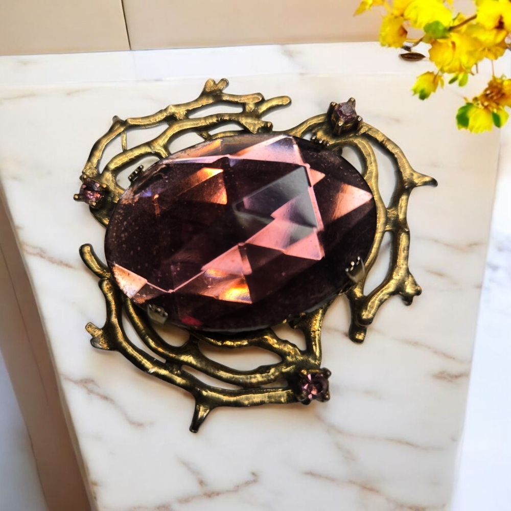 Luxurious Amethyst Large Purple RHINESTONE Gold TONE Beautiful Broach Real Gem